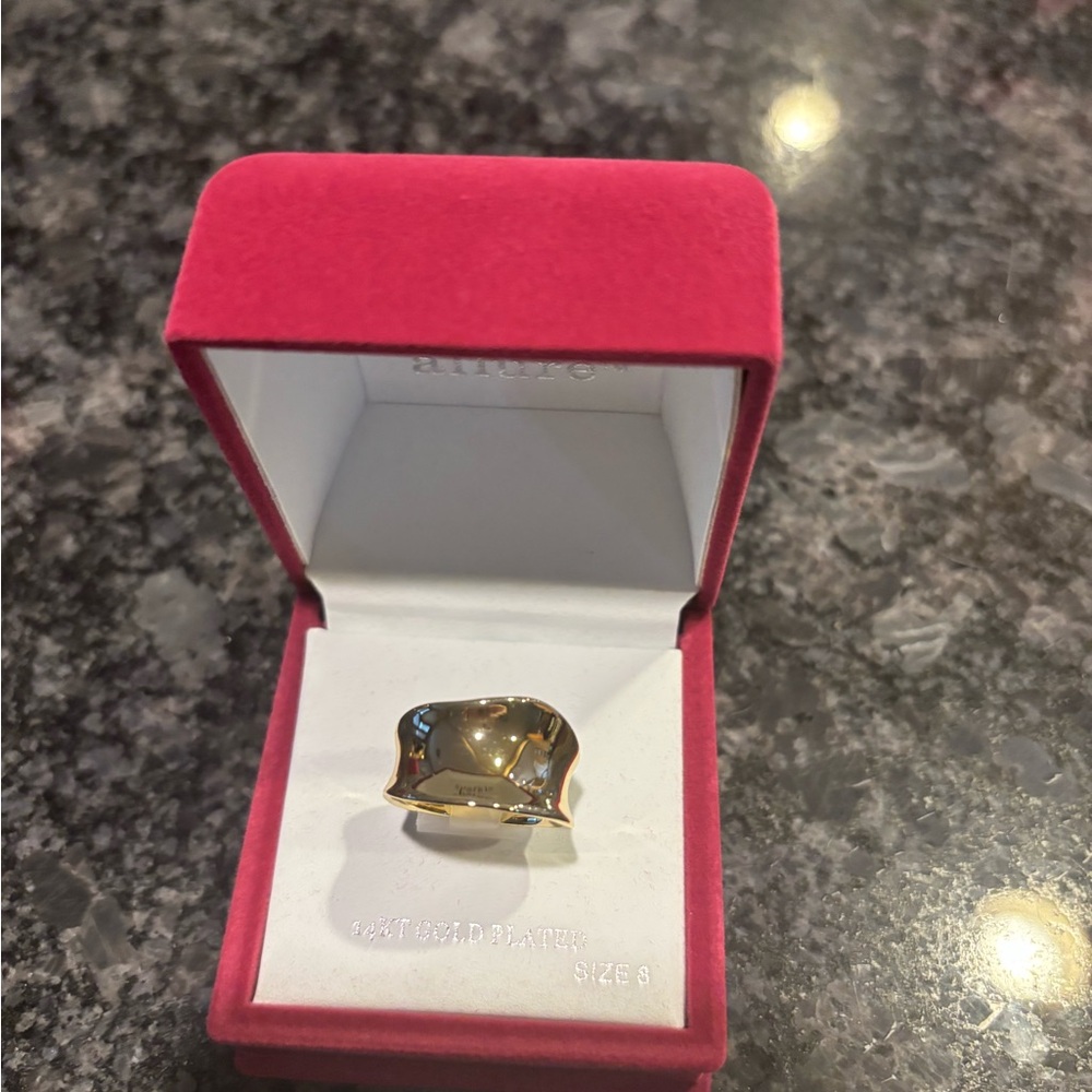 Elegant Gold Ring